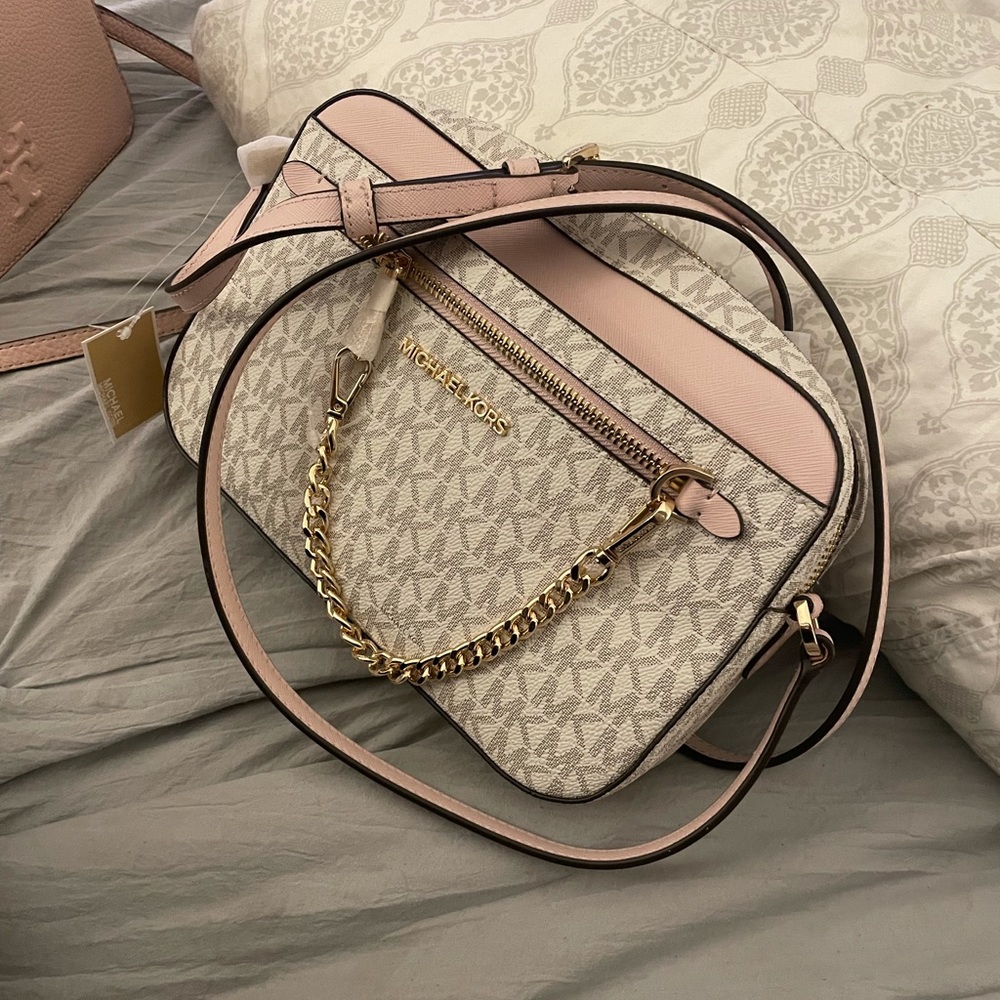 Crossbody Michael Kors bag brand New never use